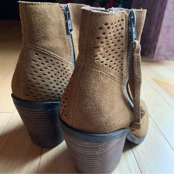 NWT Lucky Brand Ramses Suede Booties | Sz. 7 - Picture 4 of 8